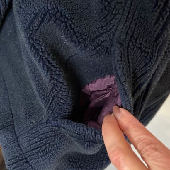 IZZI outerwear Women’s Coat. Size Medium. Navy - Picture 6 of 10